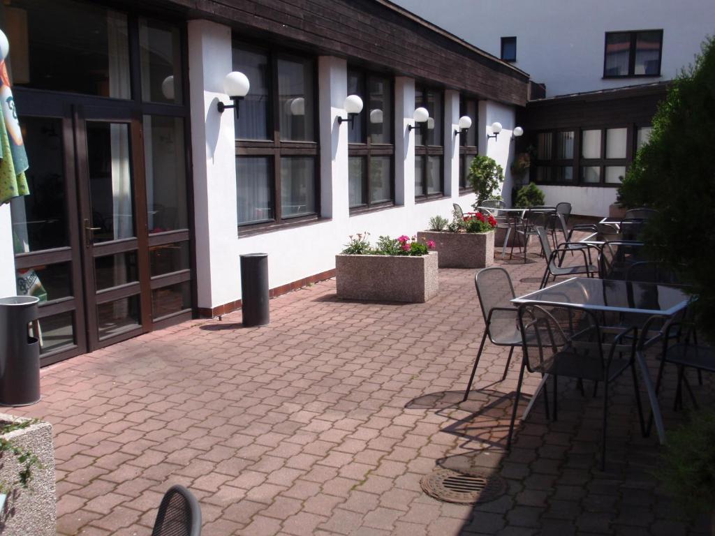 Hotel Astra Tuchlovice Buitenkant foto